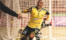 Humberto Suazo se reencuentra con el gol tras casi un año fuera por lesión Humberto Suazo se reencuentra con el gol tras casi un año fuera por lesión