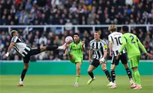 Newcastle vence de último minuto a Fulham y empeora la sequía de Raúl Jiménez Newcastle vence de último minuto a Fulham y empeora la sequía de Raúl Jiménez