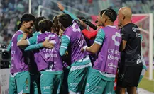 Santos Laguna despluma al Gallo y se mete al Play in al momento