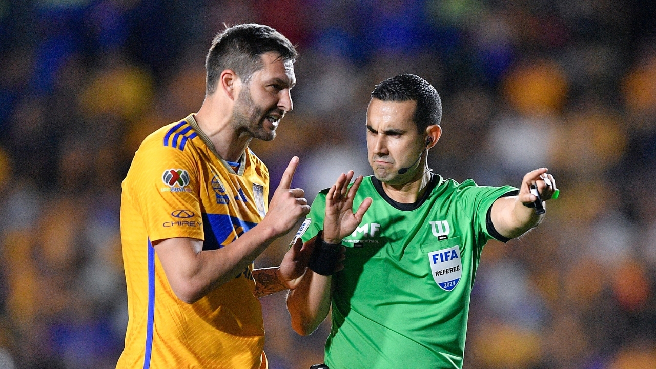César Ramos pitará el Clásico Regio 141, ¿cómo le va a Monterrey y Tigres con él? (Photo by Azael Rodriguez/Getty Images)