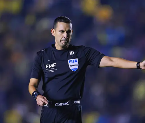 César Ramos pitará el Clásico Regio 141 tras ser nominado al premio de Mejor Árbitro del Mundo. Getty Images