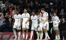 Raúl Jiménez guía al Fulham a la victoria, y se gana los aplausos del Wolverhampton Raúl Jiménez guía al Fulham a la victoria, y se gana los aplausos del Wolverhampton