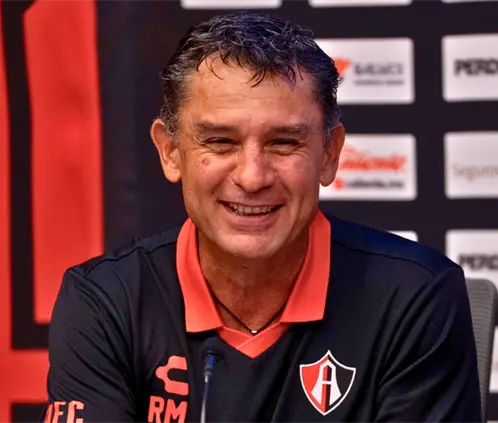 Roberto Medina no le cierra las puertas para dirigir a Rayadas (Foto: atlasfcfemenil (X))