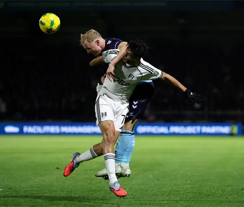 Aficiones de Fulham y Wolves aclaman a Raúl Jiménez (Photo by Alex Pantling/Getty Images) Aficiones de Fulham y Wolves aclaman a Raúl Jiménez (Photo by Alex Pantling/Getty Images)