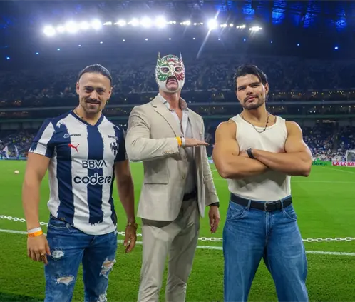 El Grande Americano fue el invitado especial del Clásico Regio 141, causando furor entre los fans del futbol y WWE. @Rayados El Grande Americano fue el invitado especial del Clásico Regio 141, causando furor entre los fans del futbol y WWE. @Rayados