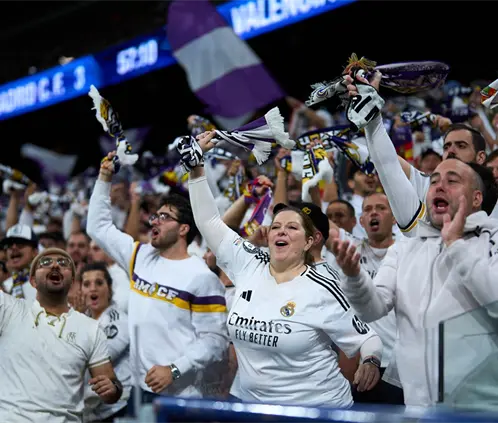 El Bernabéu vibra al ritmo de Metallica: el nuevo ritual del Real Madrid . (Photo by Angel Martinez/Getty Images) El Bernabéu vibra al ritmo de Metallica: el nuevo ritual del Real Madrid . (Photo by Angel Martinez/Getty Images)