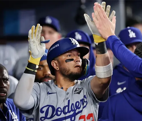 Esta fue la labor de Miguel Rojas para ganar la Serie Mundial con Los Ángeles Dodgers (Photo by Emilee Chinn/Getty Images)