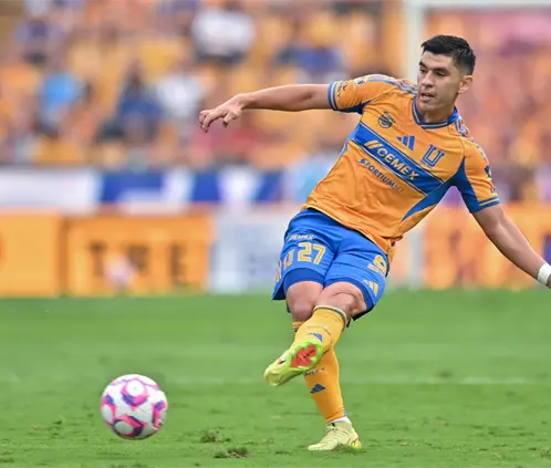 Guido Pizarro recupera a Jesús Angulo de cara al cierre de la fase regular del Apertura 2025 (Getty Images)