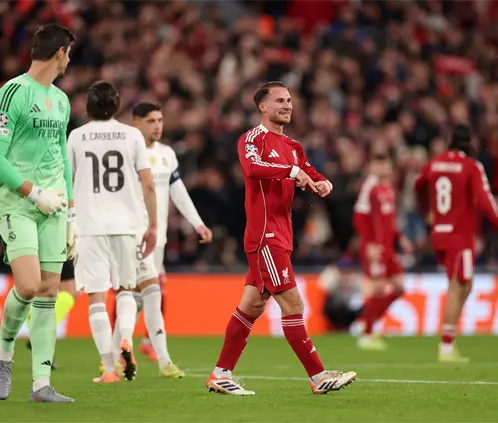 Liverpool llega motivado tras vencer al Aston Villa y golear al Frankfurt, mientras que el Real Madrid, líder en La Liga y con paso perfecto en Champions, promete un duelo de alto nivel en Anfield.