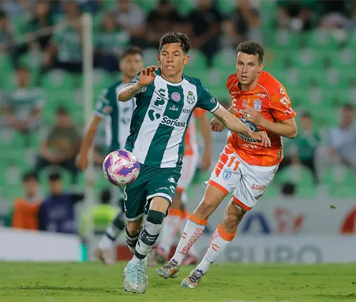 Santos se juega la vida ante Pachuca, los Guerreros buscan avanzar al Play In (Getty Images) Santos se juega la vida ante Pachuca, los Guerreros buscan avanzar al Play In (Getty Images)