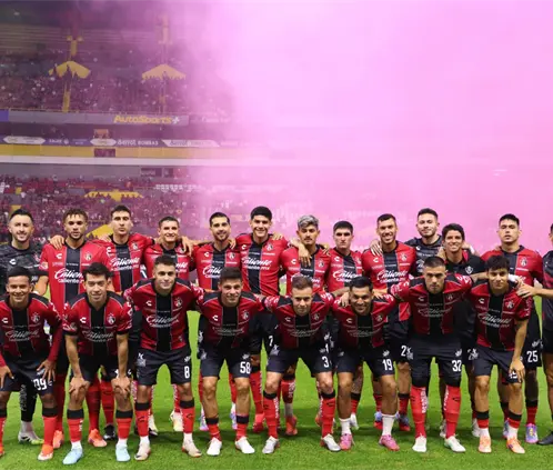 Grupo Orlegi anunció que ya negocia con los interesados por adquirir a los Rojinegros del Atlas  (Getty Images)