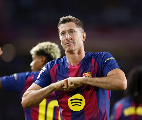 El Milan estaría interesado en firmar a Robert Lewandowski ante la falta de gol de Santiago Giménez. Getty Images El Milan estaría interesado en firmar a Robert Lewandowski ante la falta de gol de Santiago Giménez. Getty Images