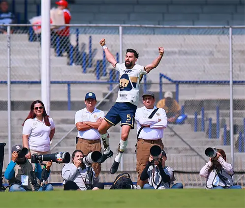 Los Pumas presentaron su tercera camiseta en color verde antes de enfrentar al Cruz Azul. Getty Images