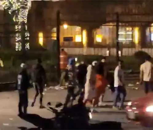 La serenata del América terminó en una bronca con los fanáticos del Toluca. @ResacaAmérica La serenata del América terminó en una bronca con los fanáticos del Toluca. @ResacaAmérica