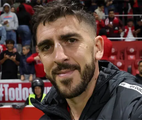 Paulinho recibe reconocimiento en Toluca tras el tricampeonato de goleo (Foto: @tolucacf (X)) Paulinho recibe reconocimiento en Toluca tras el tricampeonato de goleo (Foto: @tolucacf (X))