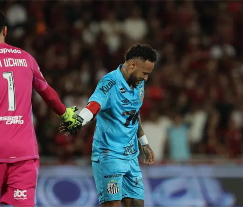 Neymar fue abucheado en medio de una nueva derrota del Santos, que corre el riesgo de descender. Getty Images