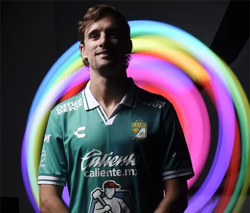 El nuevo jersey de León fabricado por Charly es el que originalmente debían usar en el Mundial de Clubes. Getty Images