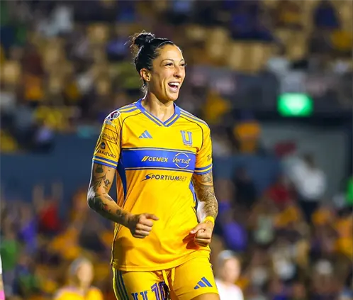 Jenni Hermoso denunció que ha sido víctima de amenazas antes de la Semifinal entre Tigres Femenil y Cruz Azul. Nora Guerrero Jenni Hermoso denunció que ha sido víctima de amenazas antes de la Semifinal entre Tigres Femenil y Cruz Azul. Nora Guerrero