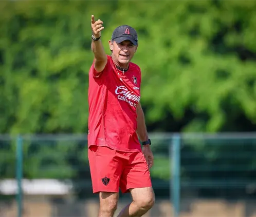 Pumas estaría descartando contratar a Roberto Medina, lo cual lo acerca a tomar las riendas de Rayadas. @medina_mex Pumas estaría descartando contratar a Roberto Medina, lo cual lo acerca a tomar las riendas de Rayadas. @medina_mex