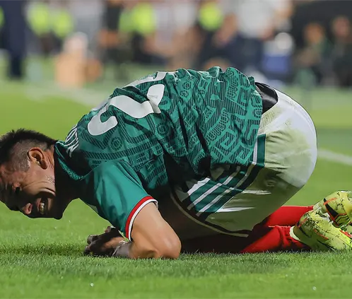 El Chucky Lozano salió lesionado ante Uruguay, y podría perderse el amistoso ante Paraguay. Getty Images El Chucky Lozano salió lesionado ante Uruguay, y podría perderse el amistoso ante Paraguay. Getty Images