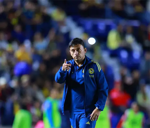 Ángel Villacampa se mantendrá en el banquillo del América Femenil sin importar el resultado de la Final contra Tigres. Getty Images