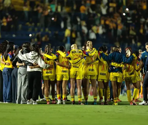 Santiago Baños tuvo una discusión con las jugadoras del América Femenil tras la Final de Ida del Apertura 2025. Ricardo Gámez Santiago Baños tuvo una discusión con las jugadoras del América Femenil tras la Final de Ida del Apertura 2025. Ricardo Gámez