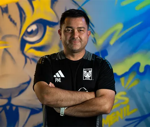 Pedro Martínez, técnico de Tigres Femenil, hizo mofa de las Finales que ha perdido el América de Ángel Villacampa. @PedroMLosa