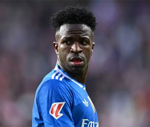 Vinicius Jr borra al Real Madrid de sus redes y levanta sospechas sobre su futuro (Photo by Denis Doyle/Getty Images)