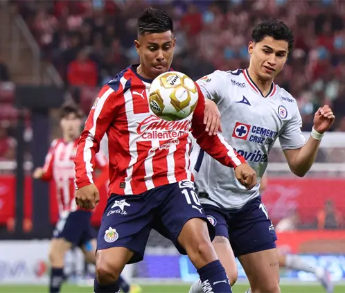 Chivas y Cruz Azul empatan sin goles y se juegan el pase a semfiinales en CU  (Getty Images)