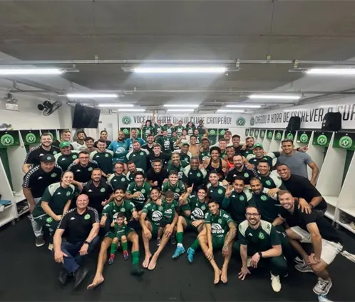 Chapecoense conmemoró el noveno aniversario de su avionazo tras haber conseguido su ascenso al Brasileirao para el 2026. @ChapecoenseReal Chapecoense conmemoró el noveno aniversario de su avionazo tras haber conseguido su ascenso al Brasileirao para el 2026. @ChapecoenseReal