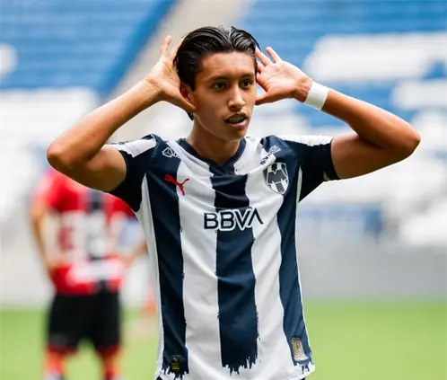 Los Rayados conquistaron su tercer título en la categoría sub 17 al levantar el trofeo del Apertura 2025. @Rayados_FB