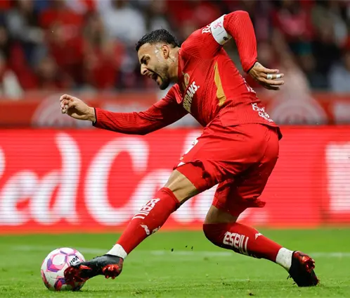 En los cuartos de final del Apertura 2025 ante FC Juárez Alexis Vega fue la gran ausencia de los Diablos (Getty Images)