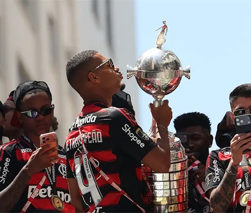 Flamengo rompe la Copa Libertadores en plena caravana del título (Photo by Wagner Meier/Getty Images)
