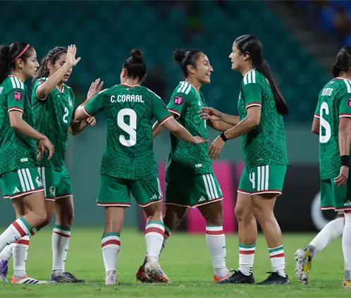 Charlyn Corral marcó siete de los 14 goles de México ante San Vicente y las Granadinas. @Miseleccionfem Charlyn Corral marcó siete de los 14 goles de México ante San Vicente y las Granadinas. @Miseleccionfem