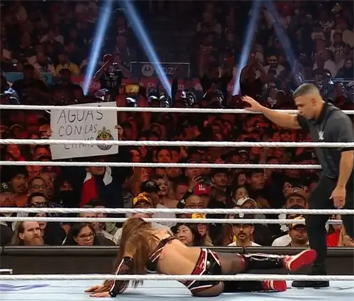 Survivor Series de WWE se hizo viral en México por las pancartas a favor de Chivas. @WWE Survivor Series de WWE se hizo viral en México por las pancartas a favor de Chivas. @WWE