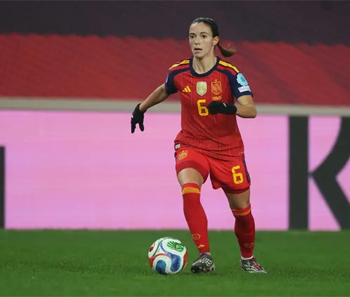 Aitana Bonmatí queda fuera por grave fractura que alarma a España (Photo by Alex Grimm/Getty Images) Aitana Bonmatí queda fuera por grave fractura que alarma a España (Photo by Alex Grimm/Getty Images)