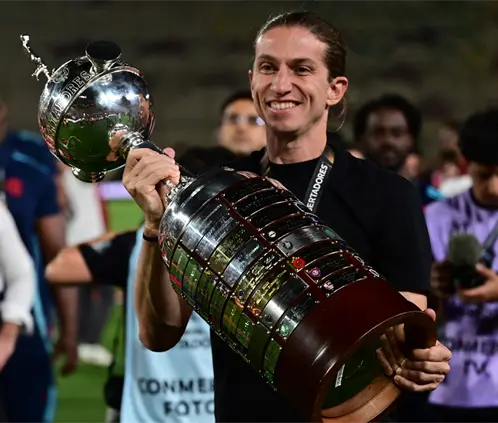 Filipe Luís entra en la historia tras el título del Flamengo  (Photo by Rodrigo Valle/Getty Images)