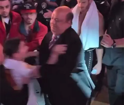 Paul Heyman causó indignación tras empujar a un niño tras el final de Survivor Series de WWE. @WWE