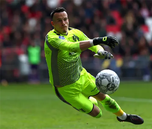 Los Tigres estarían interesados en firmar a Etienne Vaessen, portero del Groningen y Surinam, como recambio generacional de Nahuel Guzmán. Getty Images Los Tigres estarían interesados en firmar a Etienne Vaessen, portero del Groningen y Surinam, como recambio generacional de Nahuel Guzmán. Getty Images