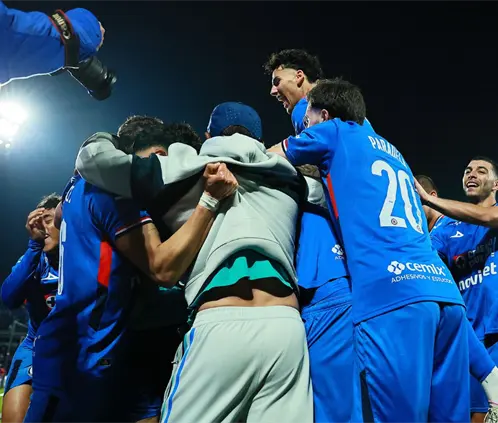 Cruz Azul vs. Tigres: Esta es la probable alineación de Nicolás Larcamon (Getty Images- Manuel Velasquez)