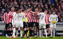 Real Madrid golea 3 - 0 al Athletic Club en San Mamés y sigue en la pelea por el liderato Real Madrid golea 3 - 0 al Athletic Club en San Mamés y sigue en la pelea por el liderato