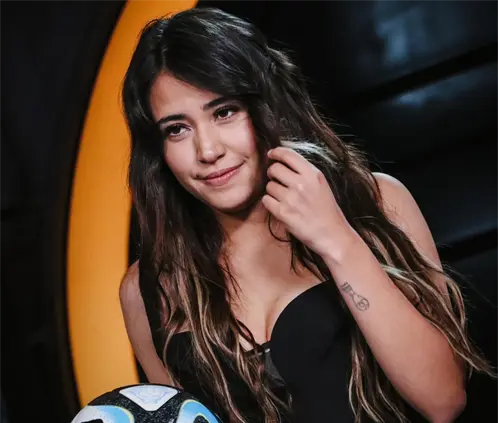 Mercedes Roa viajó a Francia para participar en el evento Universe League. Mercedes Roa viajó a Francia para participar en el evento Universe League.