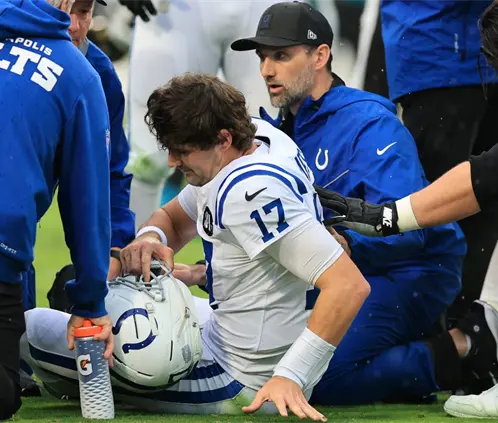 Jones no terminó el duelo de la semana 14 (Getty Images) Jones no terminó el duelo de la semana 14 (Getty Images)