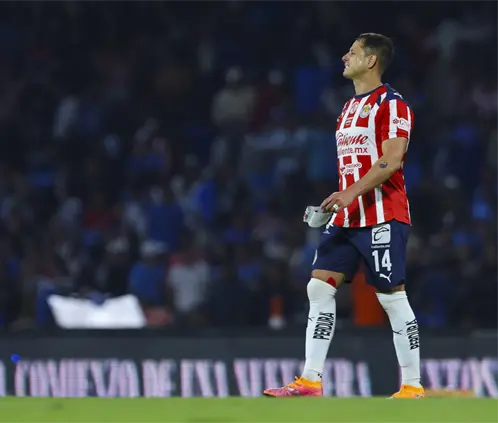 El Chicharito podría seguir con su carrera en la segunda división de Inglaterra o en Australia. Getty Images El Chicharito podría seguir con su carrera en la segunda división de Inglaterra o en Australia. Getty Images