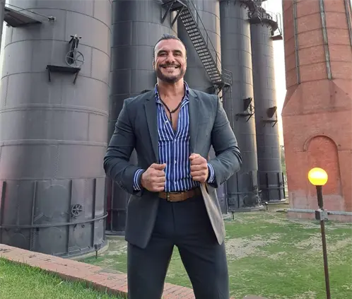 Alberto El Patrón aún tiene contrato con WWE y Lucha Libre AAA. @PrideOfMexico Alberto El Patrón aún tiene contrato con WWE y Lucha Libre AAA. @PrideOfMexico