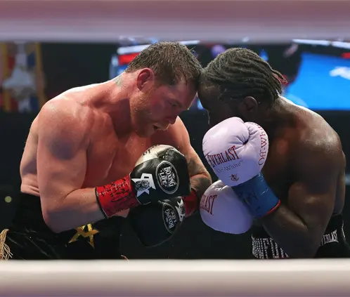 Crawford sorprendió a todos y le arrebató al Canelo los cetros supermedianos (Getty Images) Crawford sorprendió a todos y le arrebató al Canelo los cetros supermedianos (Getty Images)