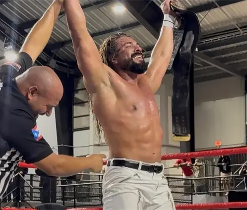 Andrade pudo volver a luchar tras llegar a un acuerdo con WWE, con la cual sostiene una batalla legal. @wwc_pr