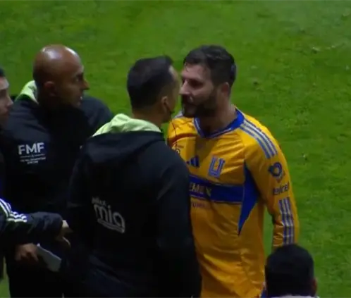 Gignac se molestó tras una falta que le cometió Marcel Ruiz. (Foto: X (@somos_FOX)) Gignac se molestó tras una falta que le cometió Marcel Ruiz. (Foto: X (@somos_FOX))