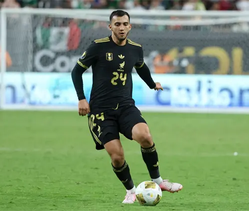 Luis Chávez reaparece en el Nemesio Díez y desata rumores con Tigres (Photo by Ian Maule/Getty Images) Luis Chávez reaparece en el Nemesio Díez y desata rumores con Tigres (Photo by Ian Maule/Getty Images)