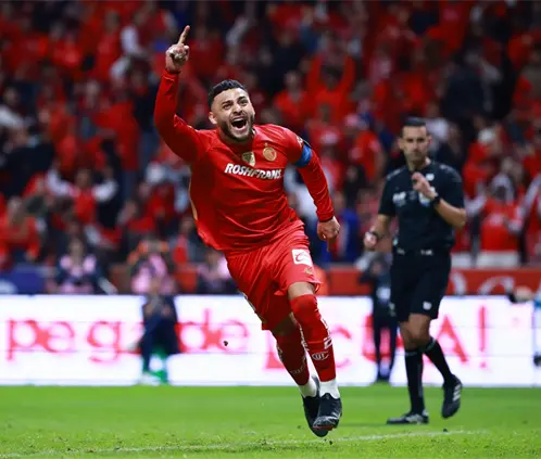Alexis Vega volvió a Toluca tras un mal momento en Chivas y llevó al Toluca a la cima del fútbol mexicano (Photo by Hector Vivas/Getty Images) Alexis Vega volvió a Toluca tras un mal momento en Chivas y llevó al Toluca a la cima del fútbol mexicano (Photo by Hector Vivas/Getty Images)